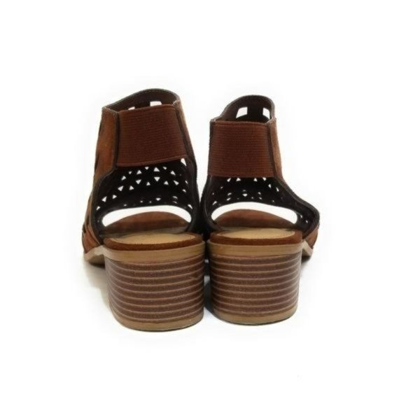 American Eagle Laser Cut Slip On Caged Sandals in Cagnac Womens Size 7.5 W - Picture 4 of 9